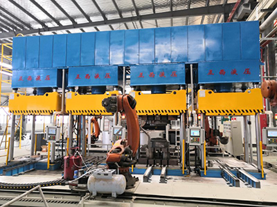 浙江杭州液壓機客戶定制的315噸四柱式伺服液壓機，由液壓機供應商正西圓滿交貨